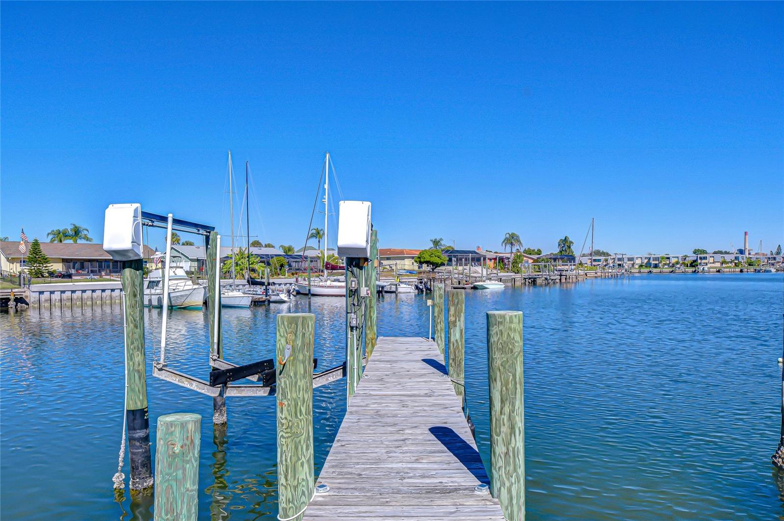 Listing photo id 25 for 6416 Lake Sunrise Drive