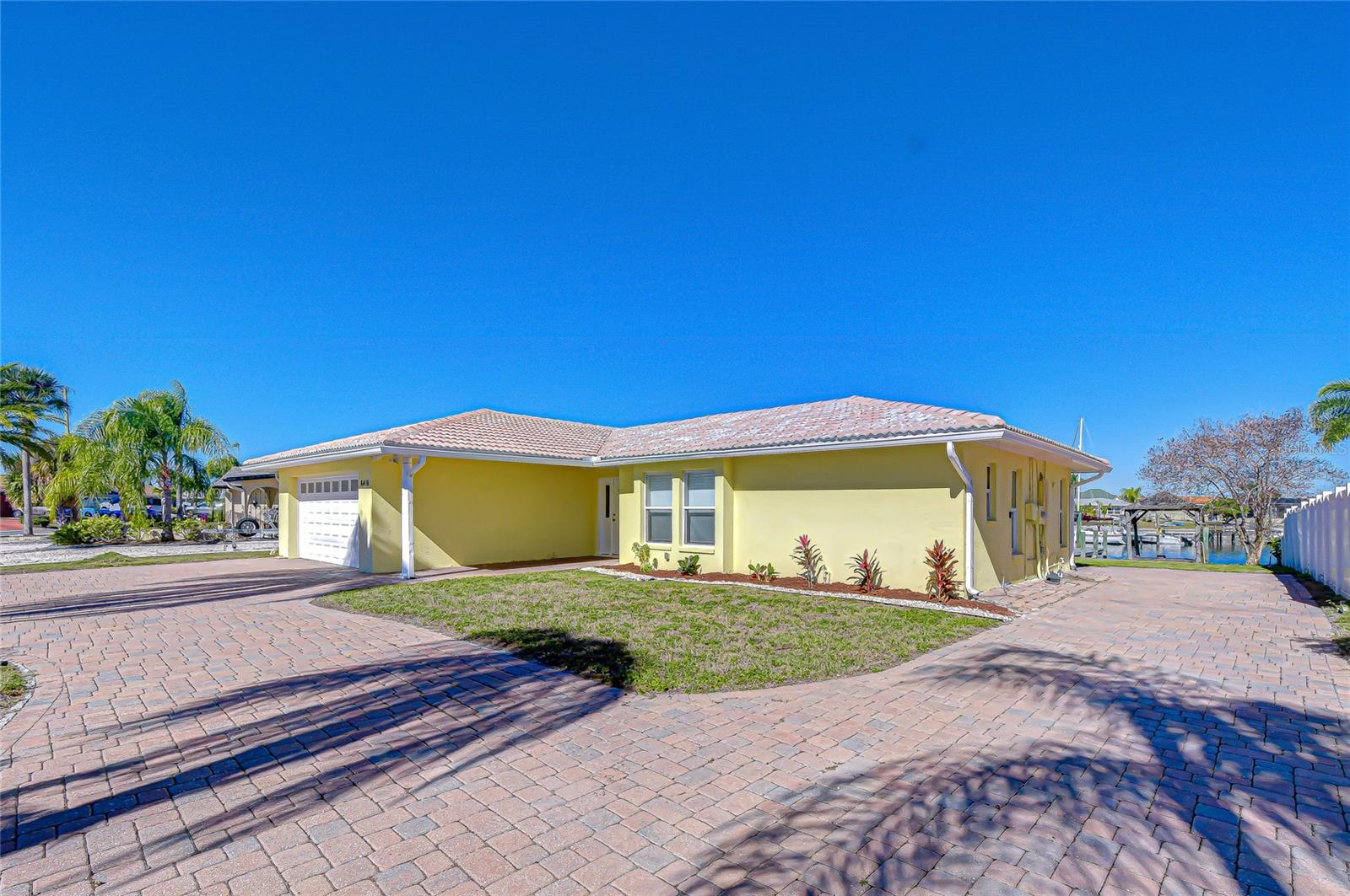 Listing photo id 28 for 6416 Lake Sunrise Drive