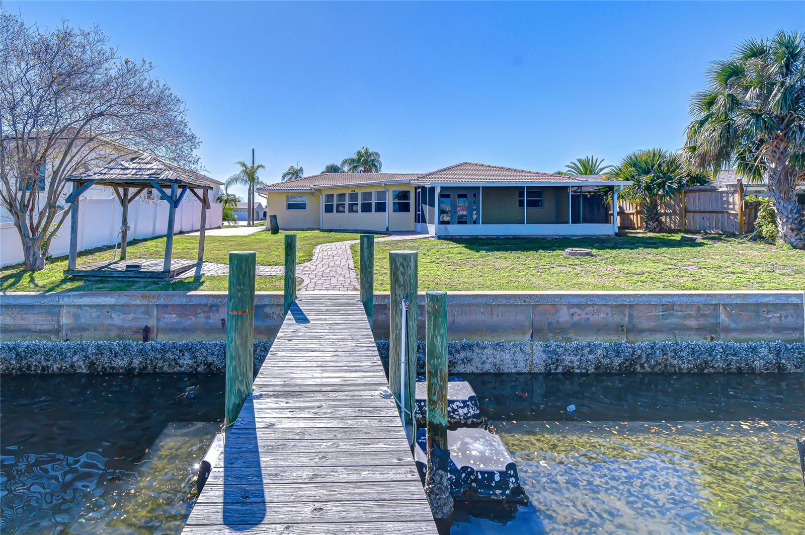 Listing photo id 3 for 6416 Lake Sunrise Drive
