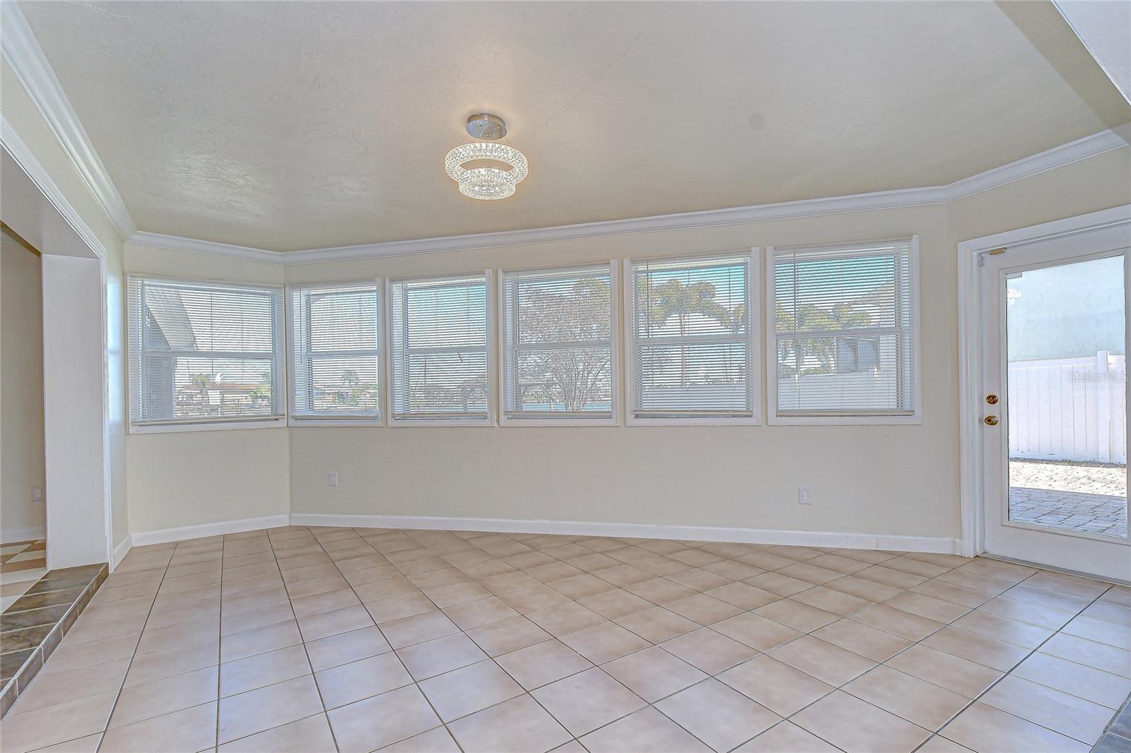 Listing photo id 6 for 6416 Lake Sunrise Drive