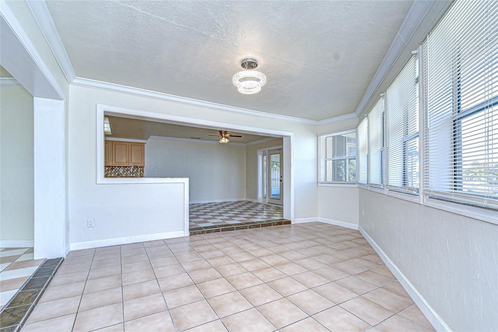 Listing photo id 7 for 6416 Lake Sunrise Drive