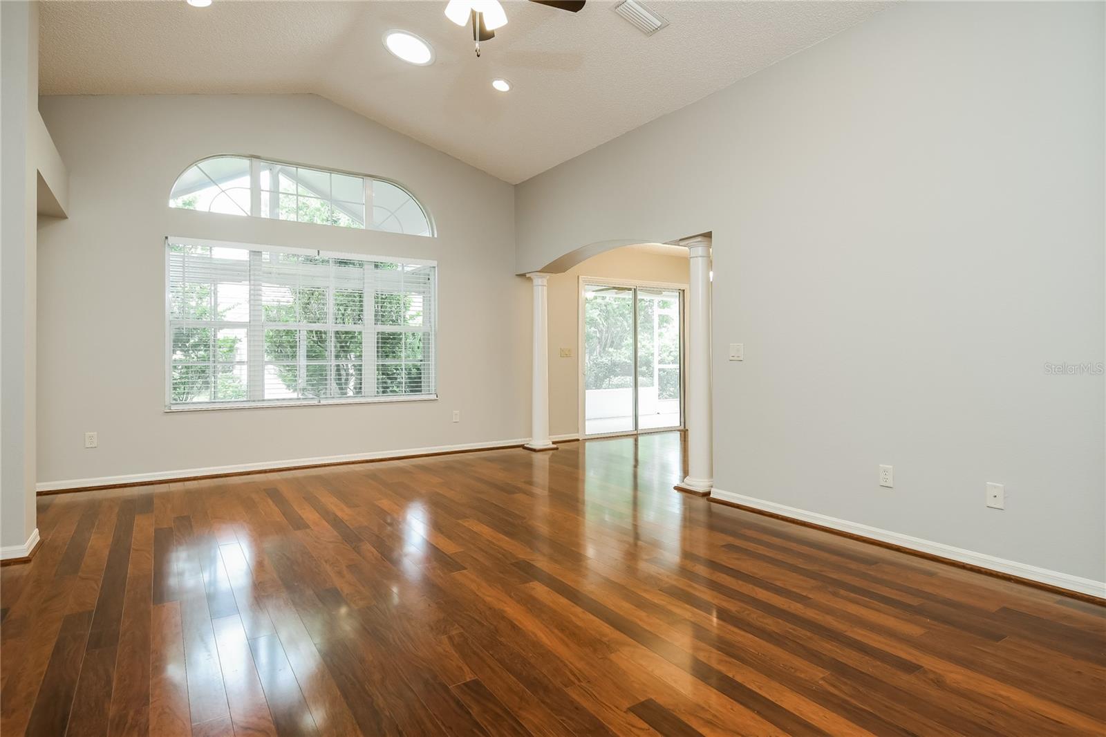 Image 4 of 22 For 952 Talapia Loop