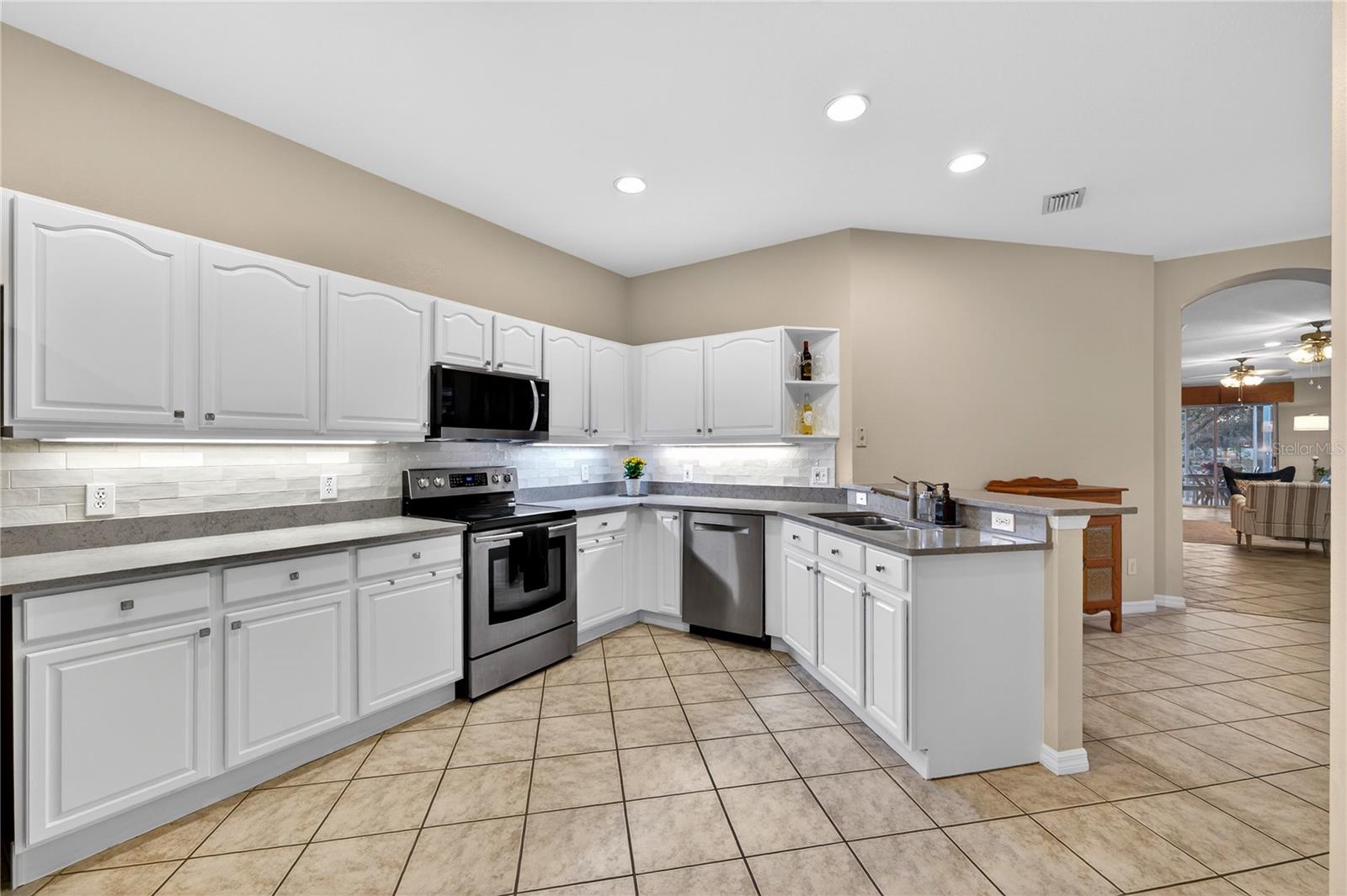 Image 5 of 65 For 19128 Lake Audubon Drive