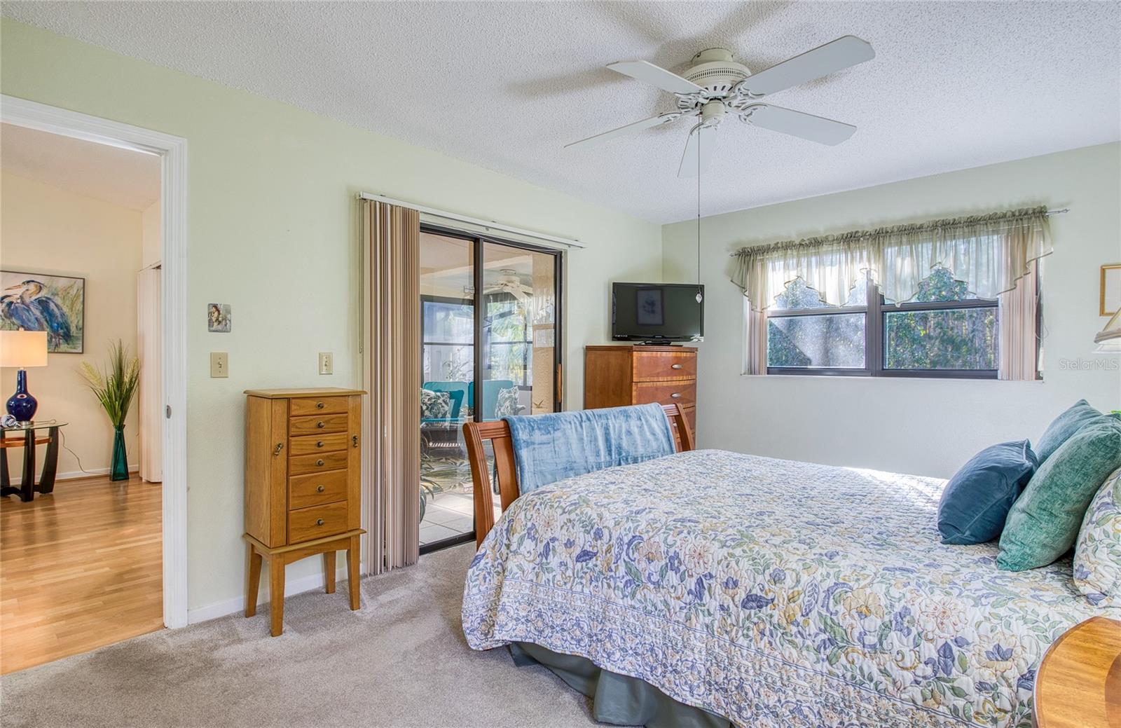 Listing photo id 28 for 3180 Charter Club Drive B