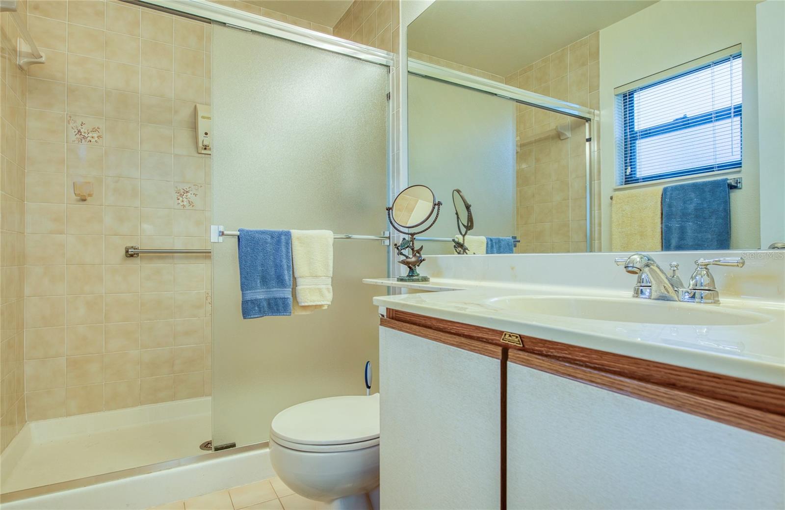 Listing photo id 30 for 3180 Charter Club Drive B