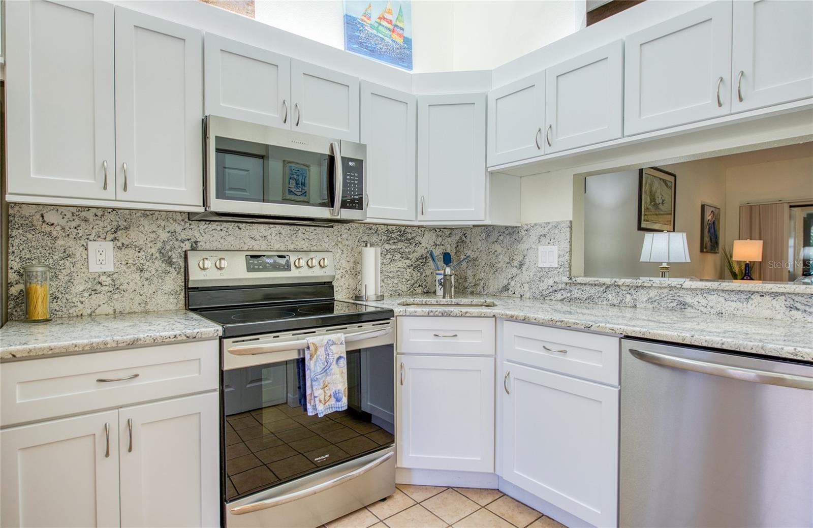 Listing photo id 7 for 3180 Charter Club Drive B