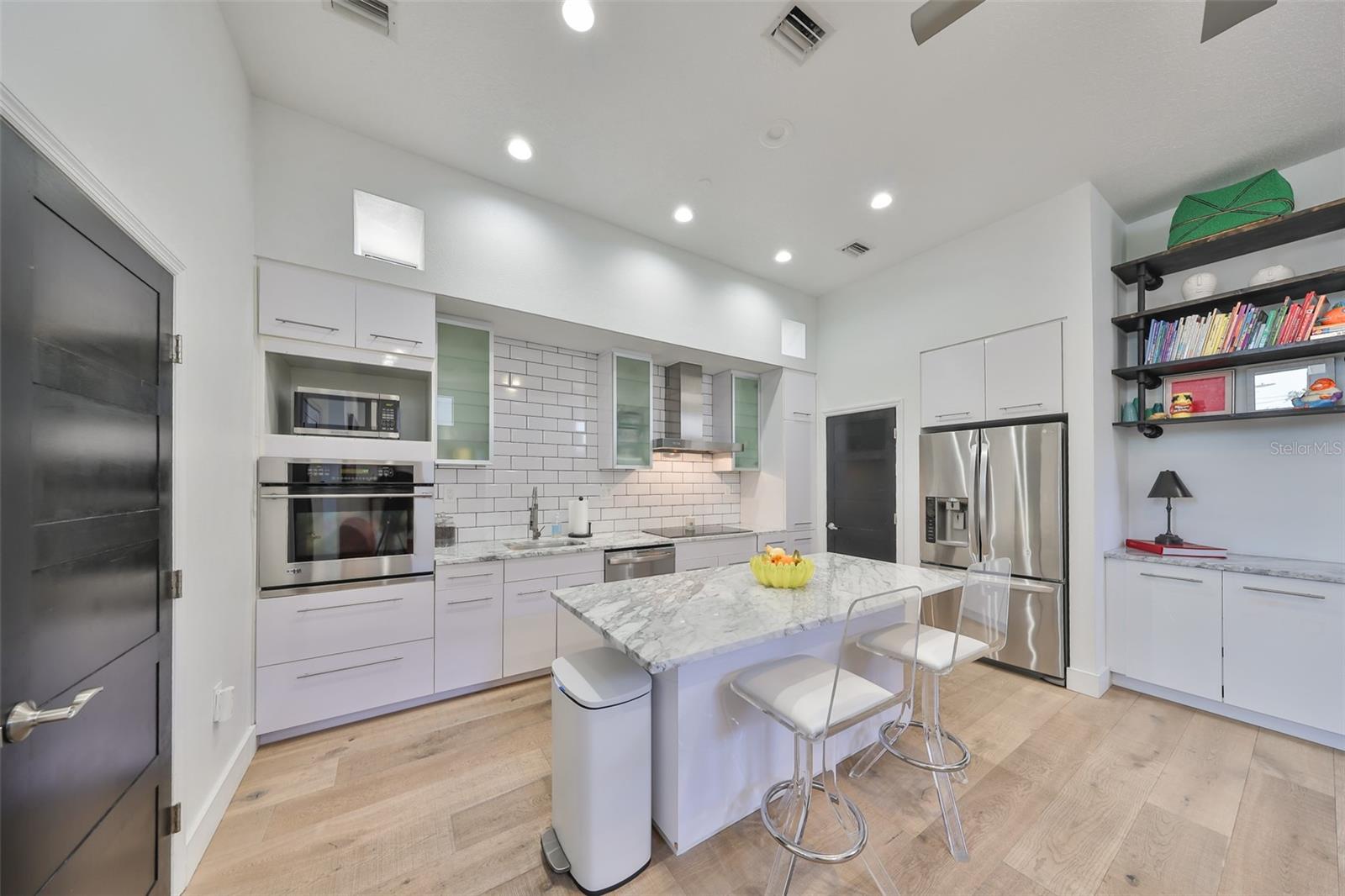 Image 17 of 39 For 3012 Barcelona Street 7