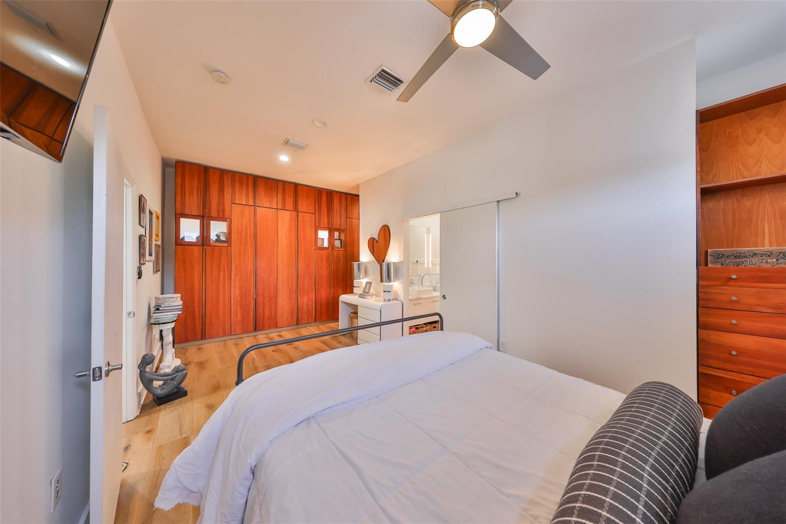 Image 23 of 39 For 3012 Barcelona Street 7