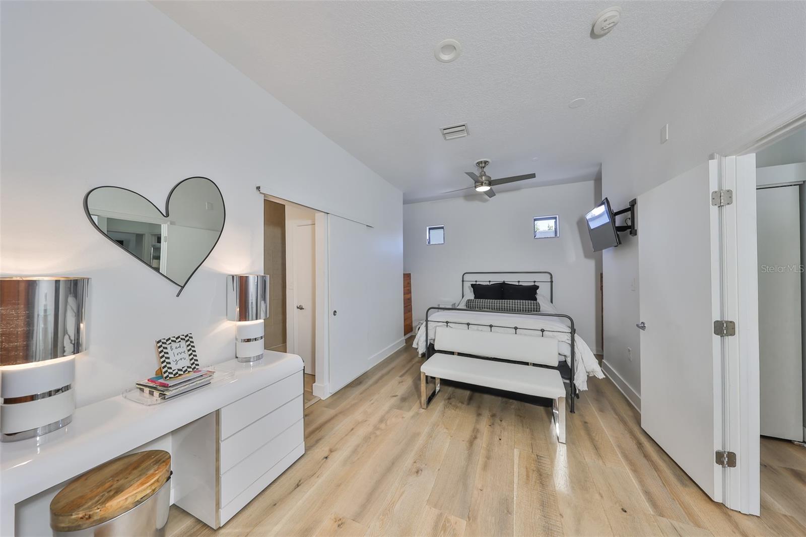 Image 27 of 39 For 3012 Barcelona Street 7