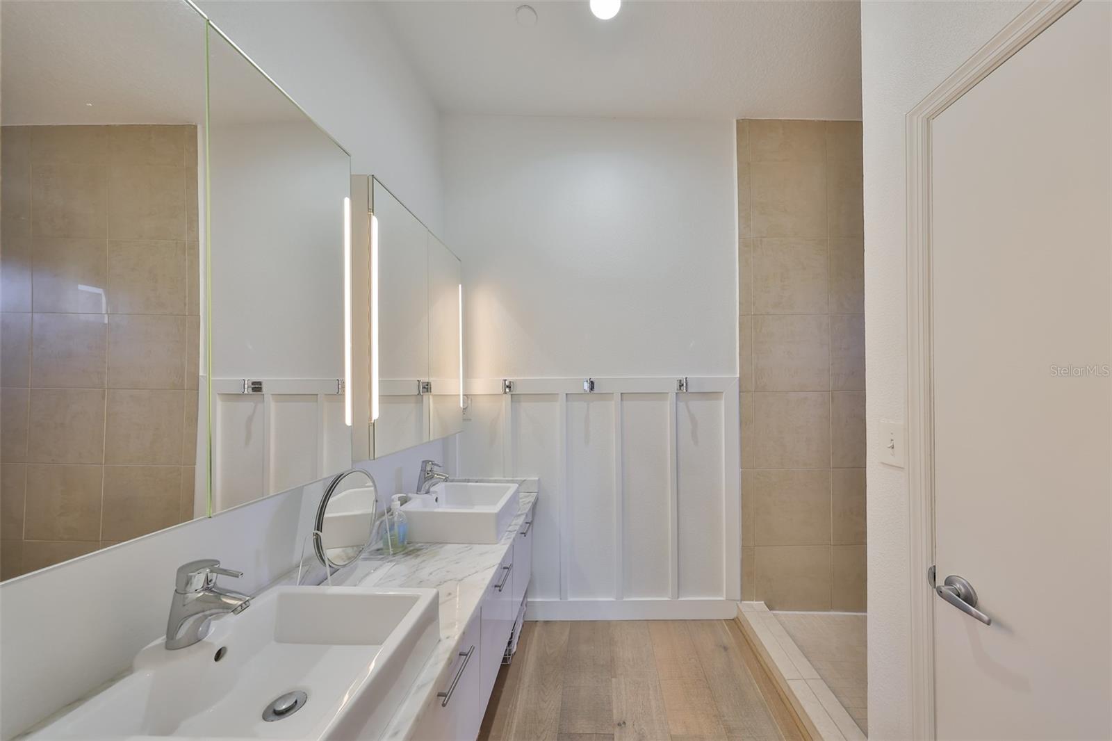 Image 28 of 39 For 3012 Barcelona Street 7