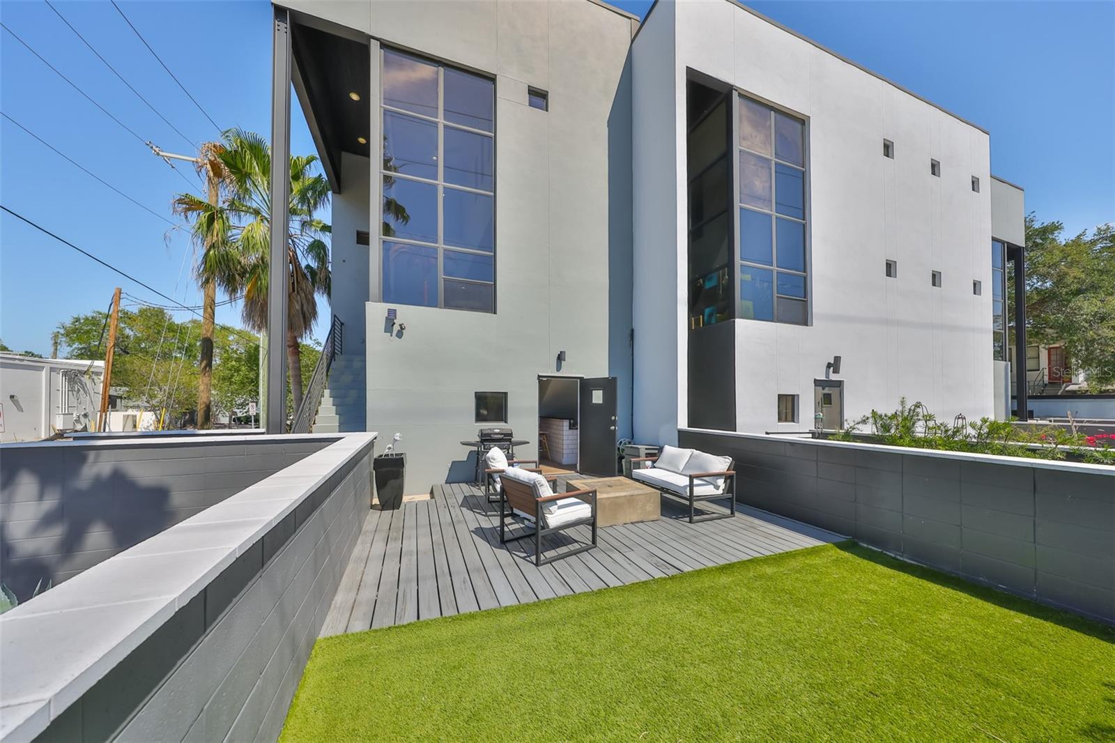 Image 4 of 39 For 3012 Barcelona Street 7