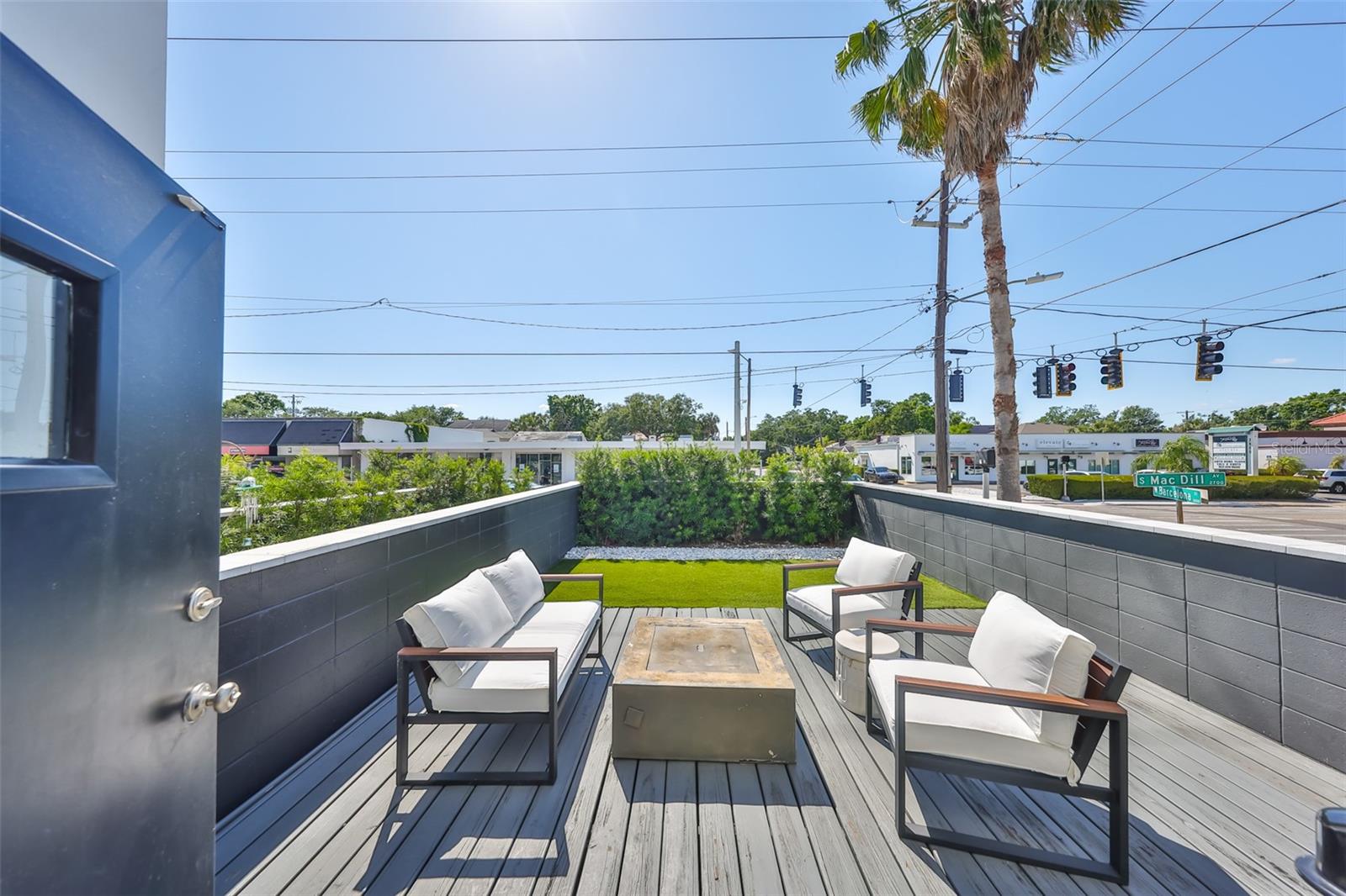 Image 6 of 39 For 3012 Barcelona Street 7