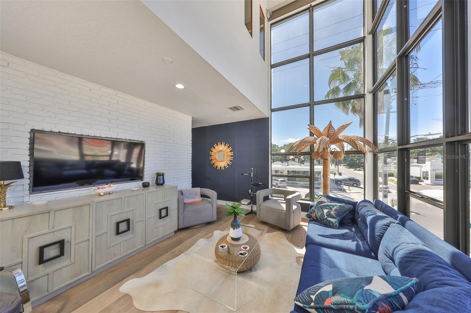 Image 7 of 39 For 3012 Barcelona Street 7