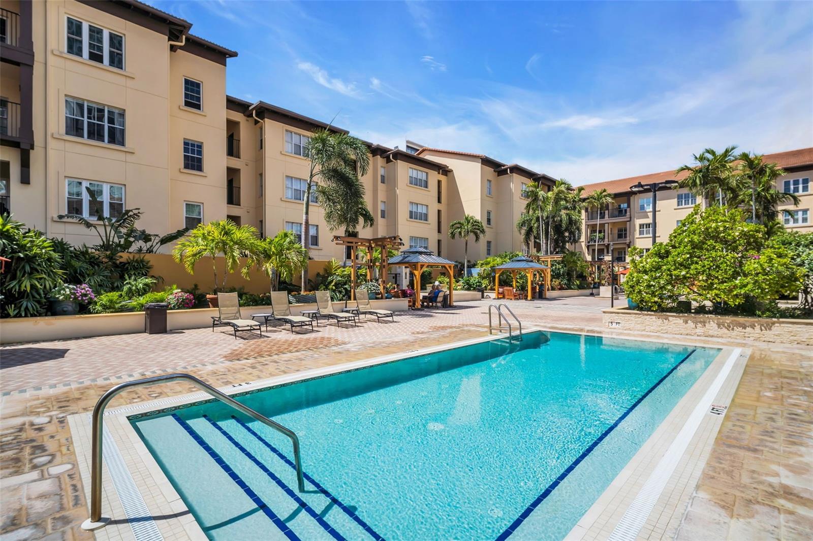 Image 20 of 48 For 100 4th Avenue S 213