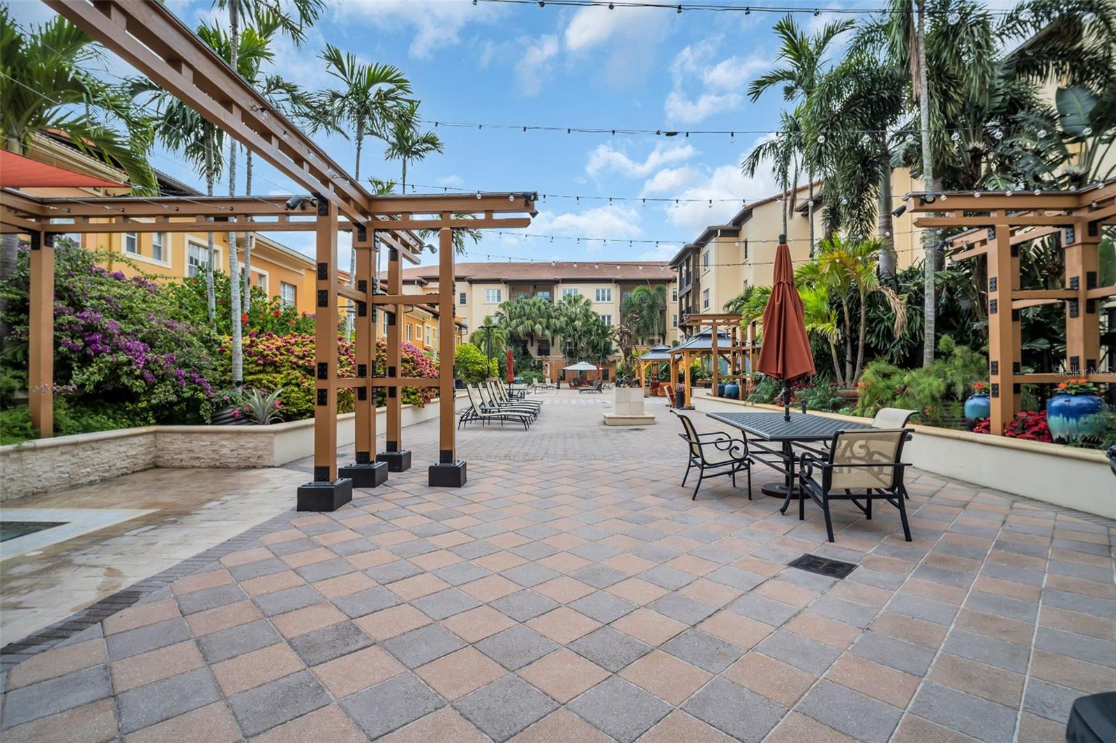 Image 21 of 48 For 100 4th Avenue S 213