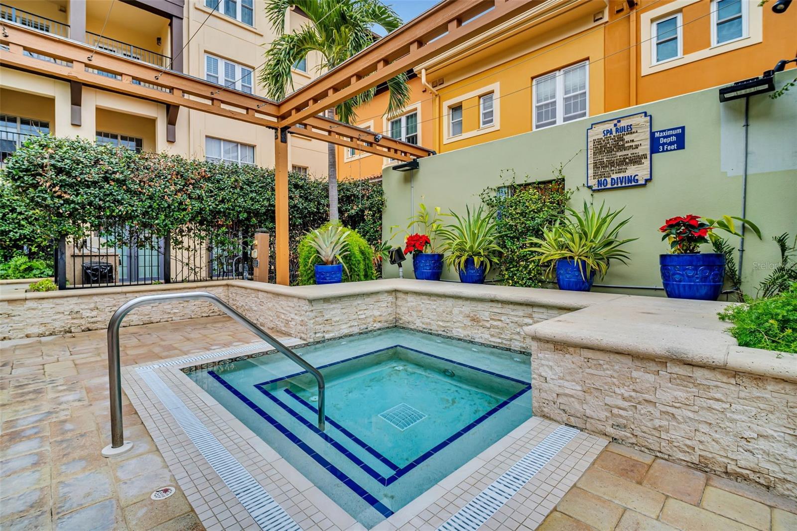 Image 22 of 48 For 100 4th Avenue S 213