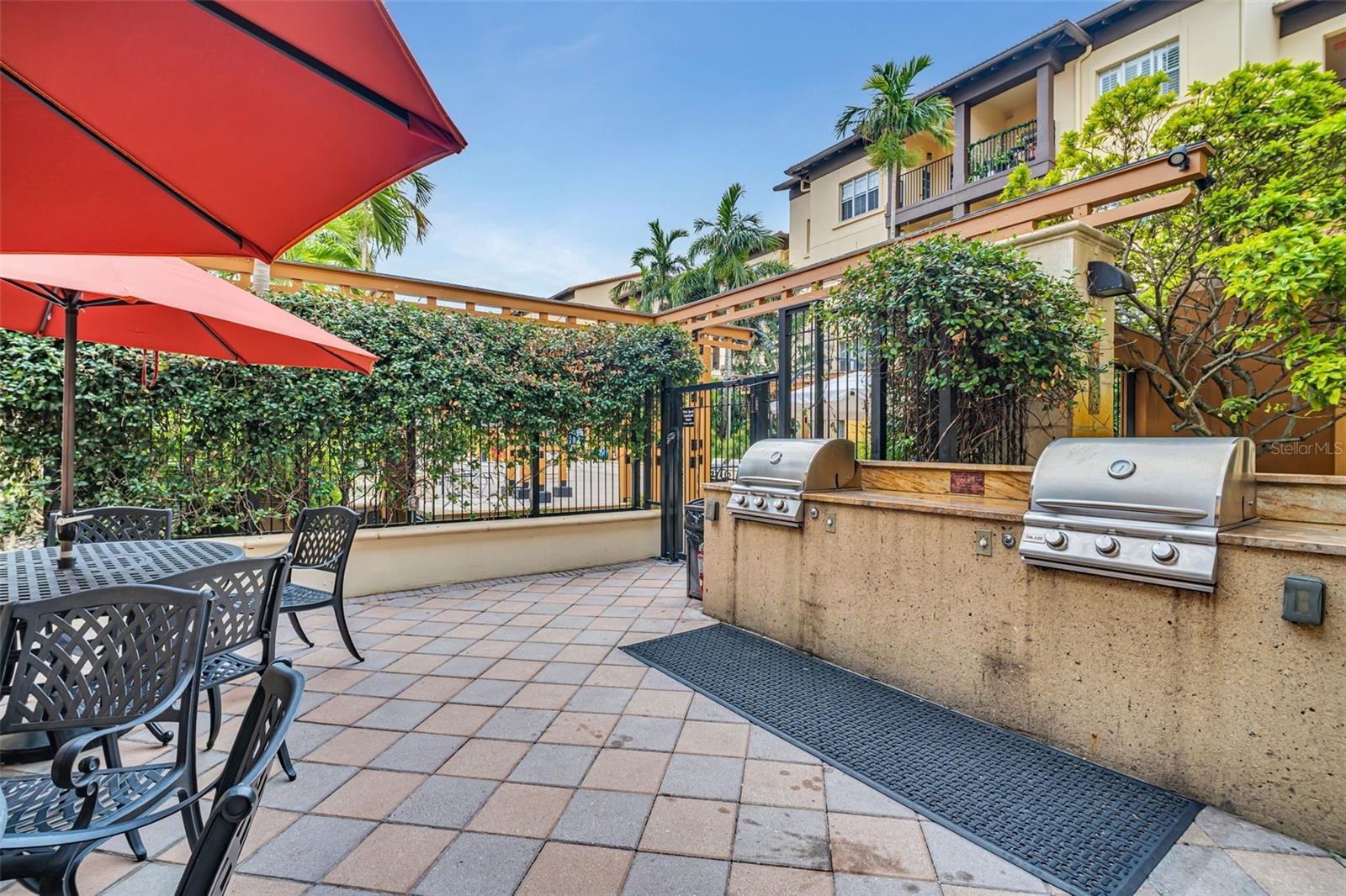 Image 23 of 48 For 100 4th Avenue S 213