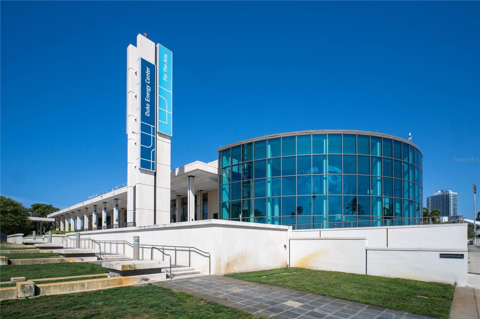 Image 33 of 48 For 100 4th Avenue S 213