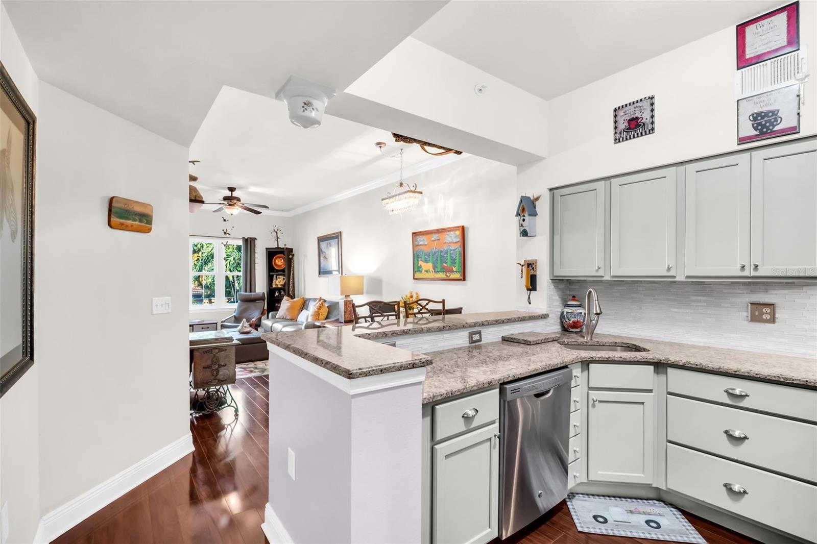 Image 4 of 48 For 100 4th Avenue S 213