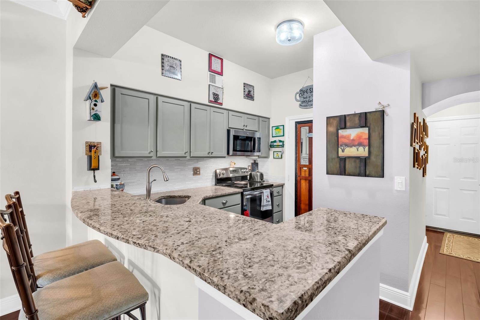 Image 5 of 48 For 100 4th Avenue S 213