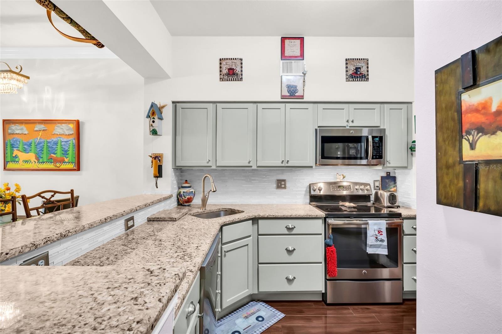 Image 6 of 48 For 100 4th Avenue S 213