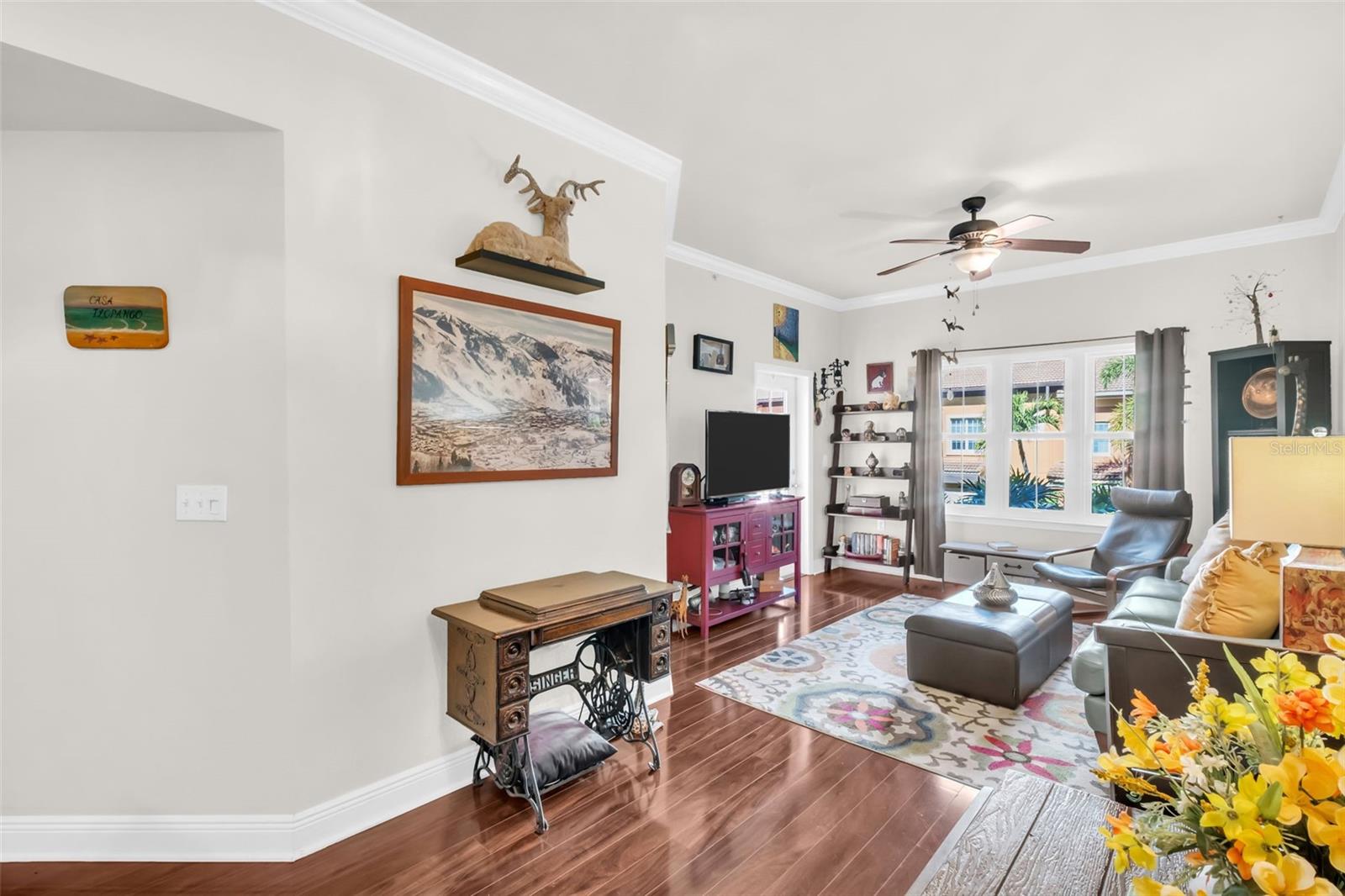 Image 9 of 48 For 100 4th Avenue S 213