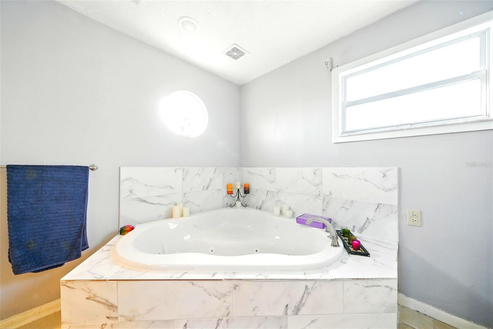 Image 28 of 70 For 10323 Saranac Trail