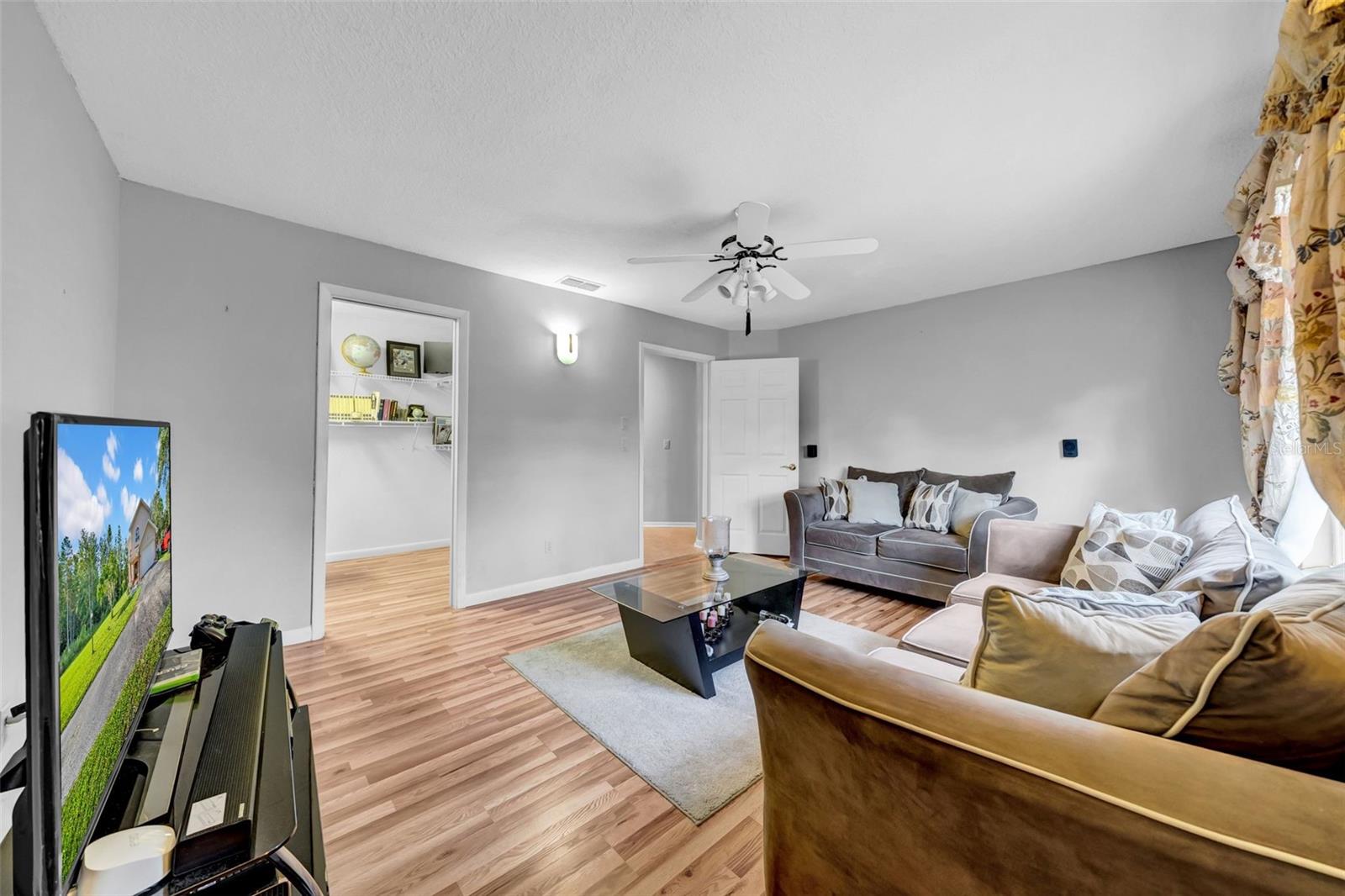 Image 39 of 70 For 10323 Saranac Trail