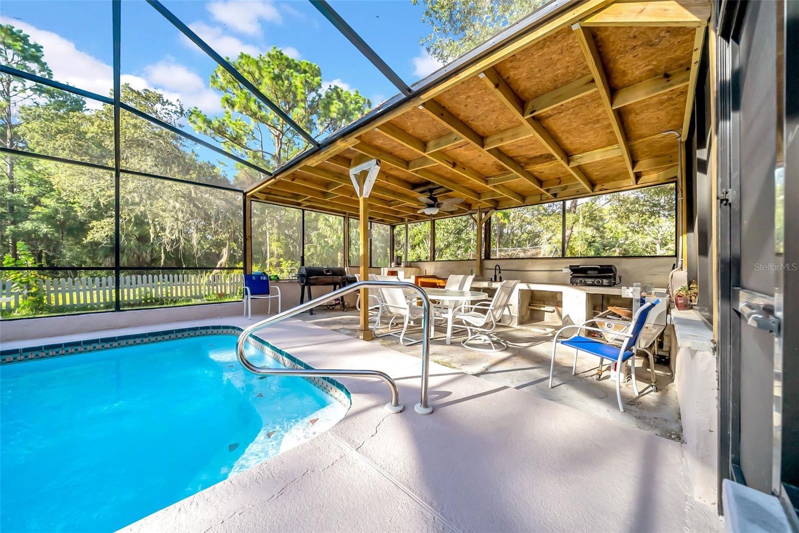 Image 43 of 70 For 10323 Saranac Trail