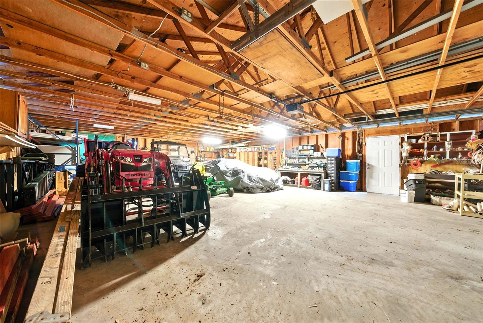 Image 54 of 70 For 10323 Saranac Trail