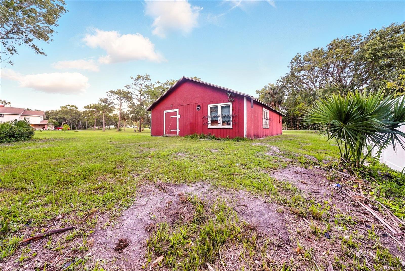 Image 57 of 70 For 10323 Saranac Trail