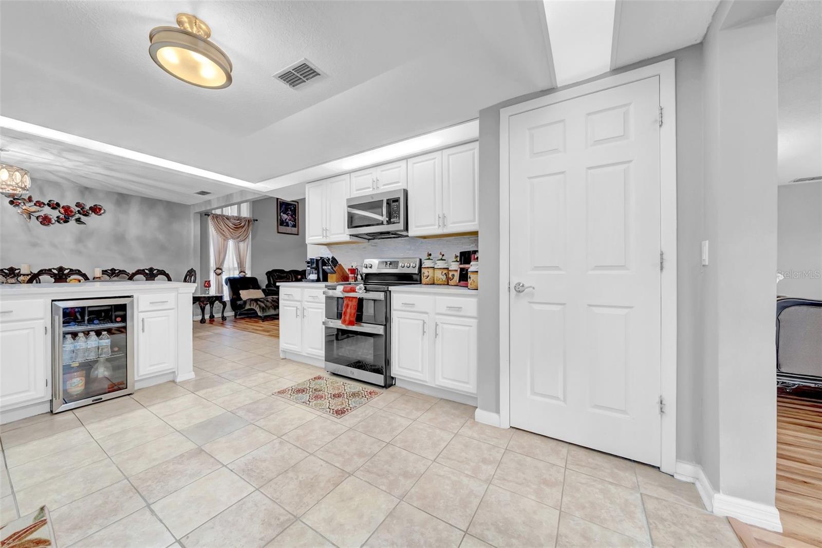 Image 9 of 70 For 10323 Saranac Trail