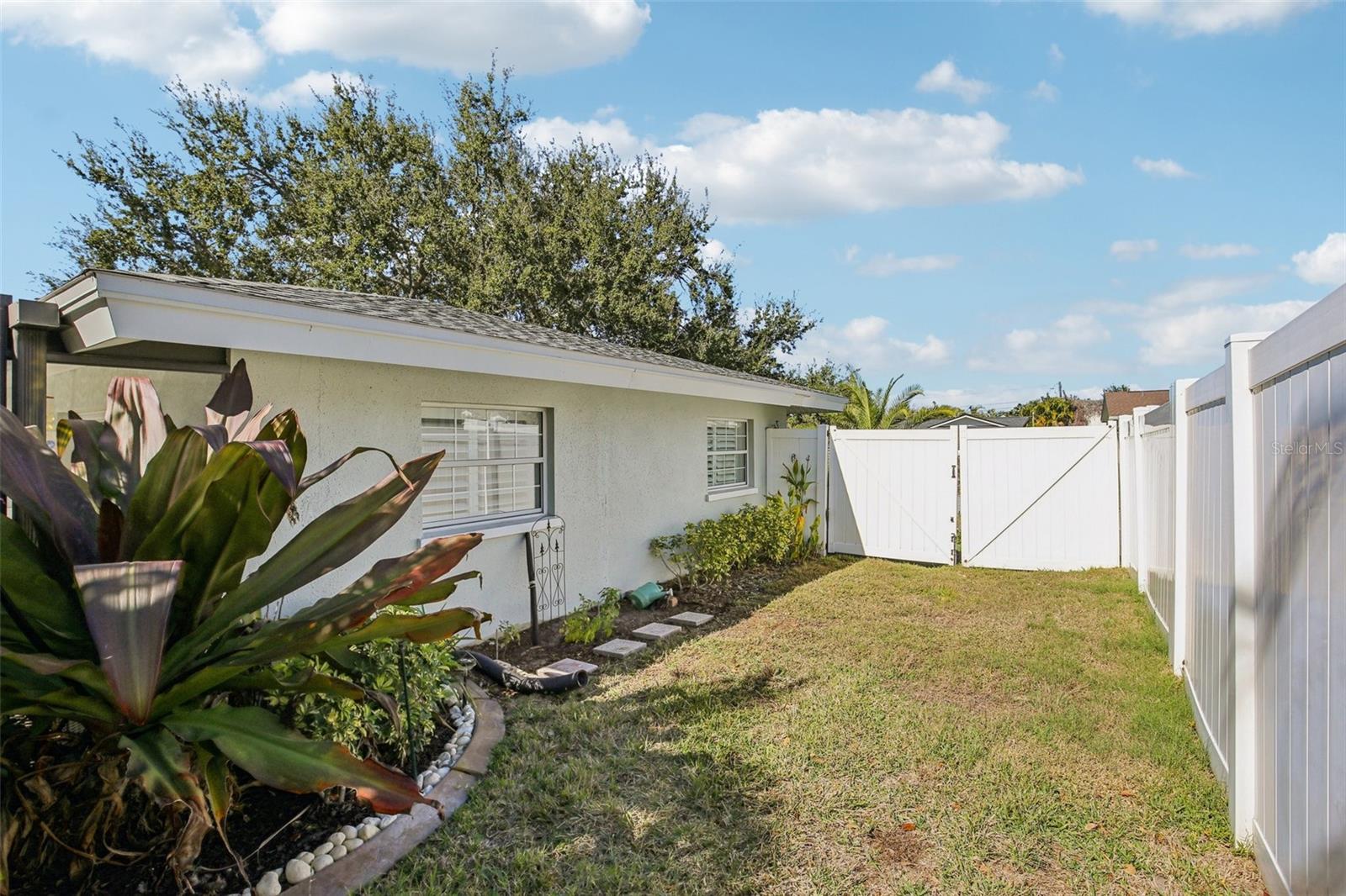 Image 35 of 40 For 3966 High Bluff Drive