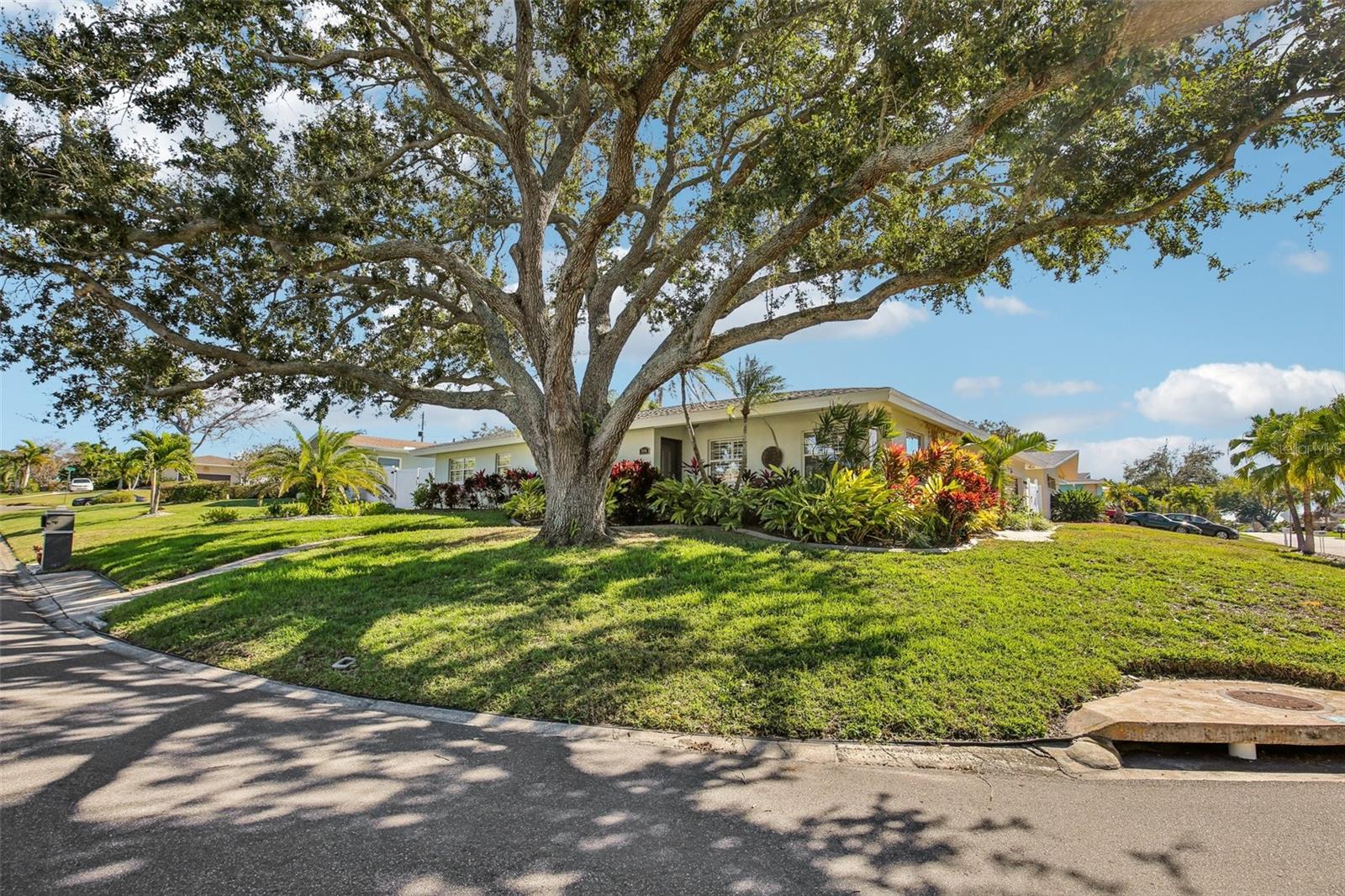 Image 4 of 40 For 3966 High Bluff Drive