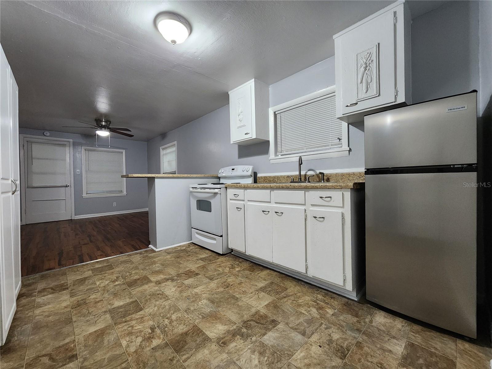 Image 5 of 9 For 1327 3rd Avenue