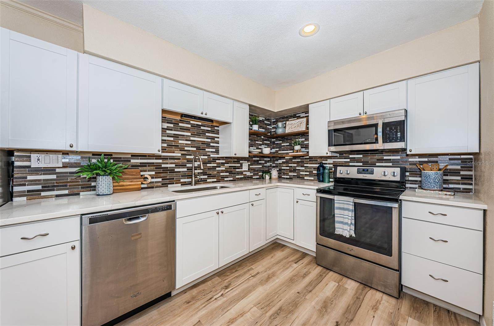 Image 14 of 39 For 5880 81st Avenue N