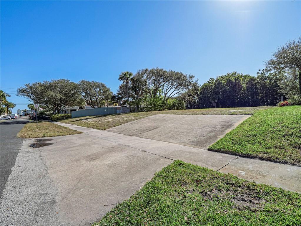 Image 3 of 23 For 846 Banyan Road