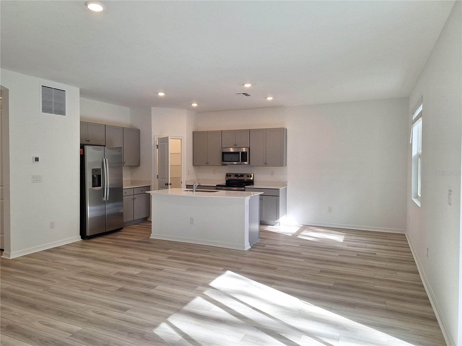 Image 4 of 6 For 34916 Mulrion Drive