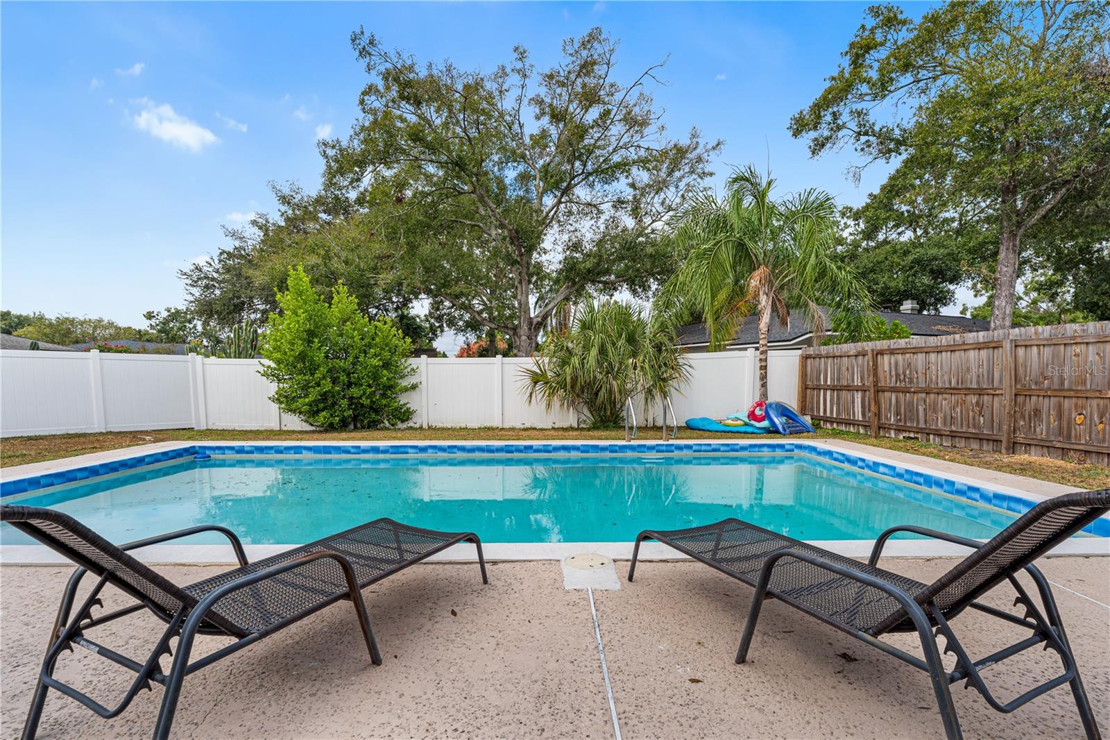 Image 33 of 37 For 3015 Saint Charles Dr Drive