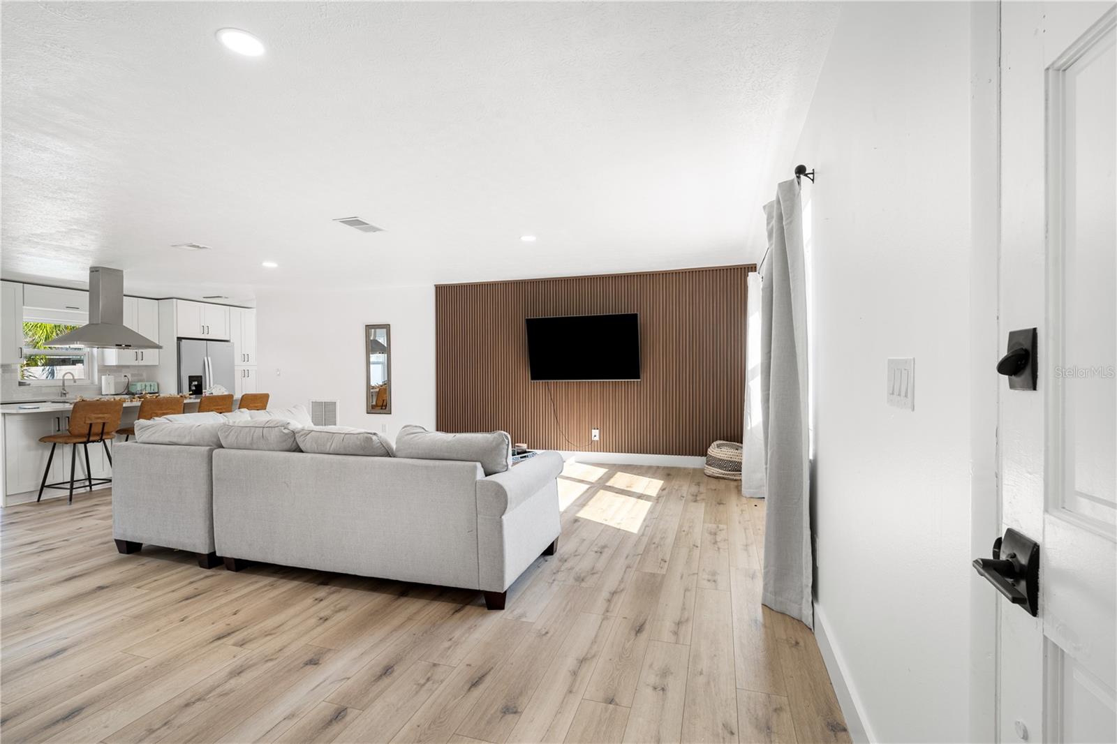 Image 5 of 37 For 3015 Saint Charles Dr Drive