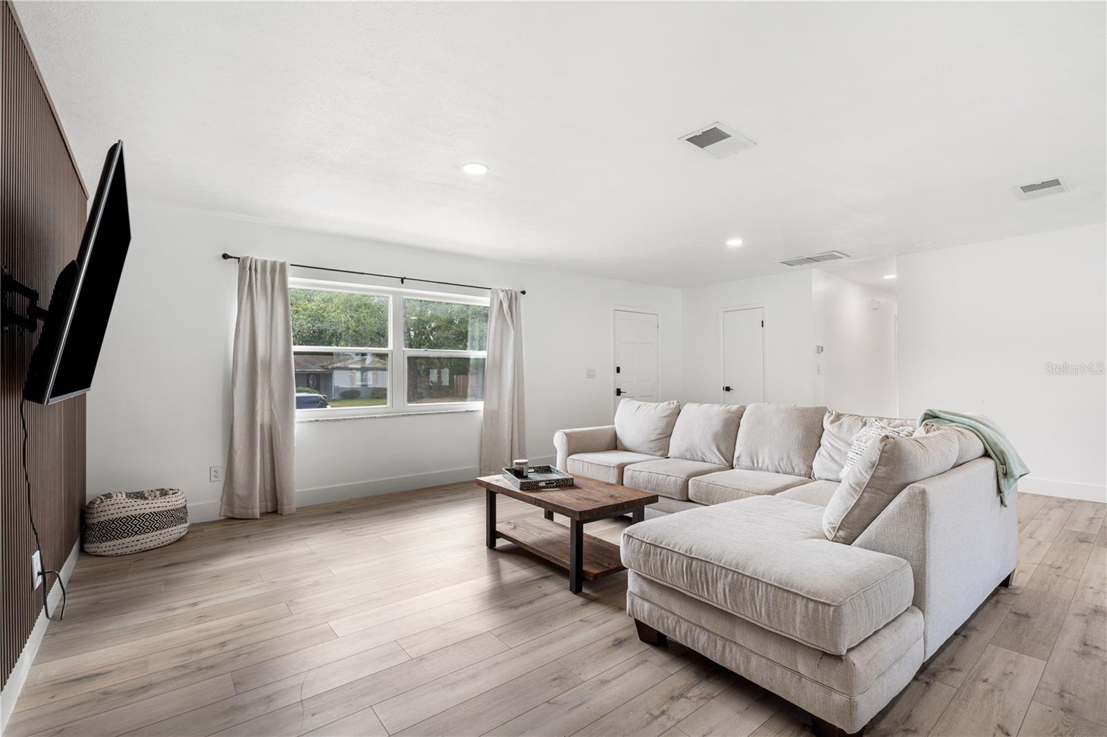 Image 7 of 37 For 3015 Saint Charles Dr Drive