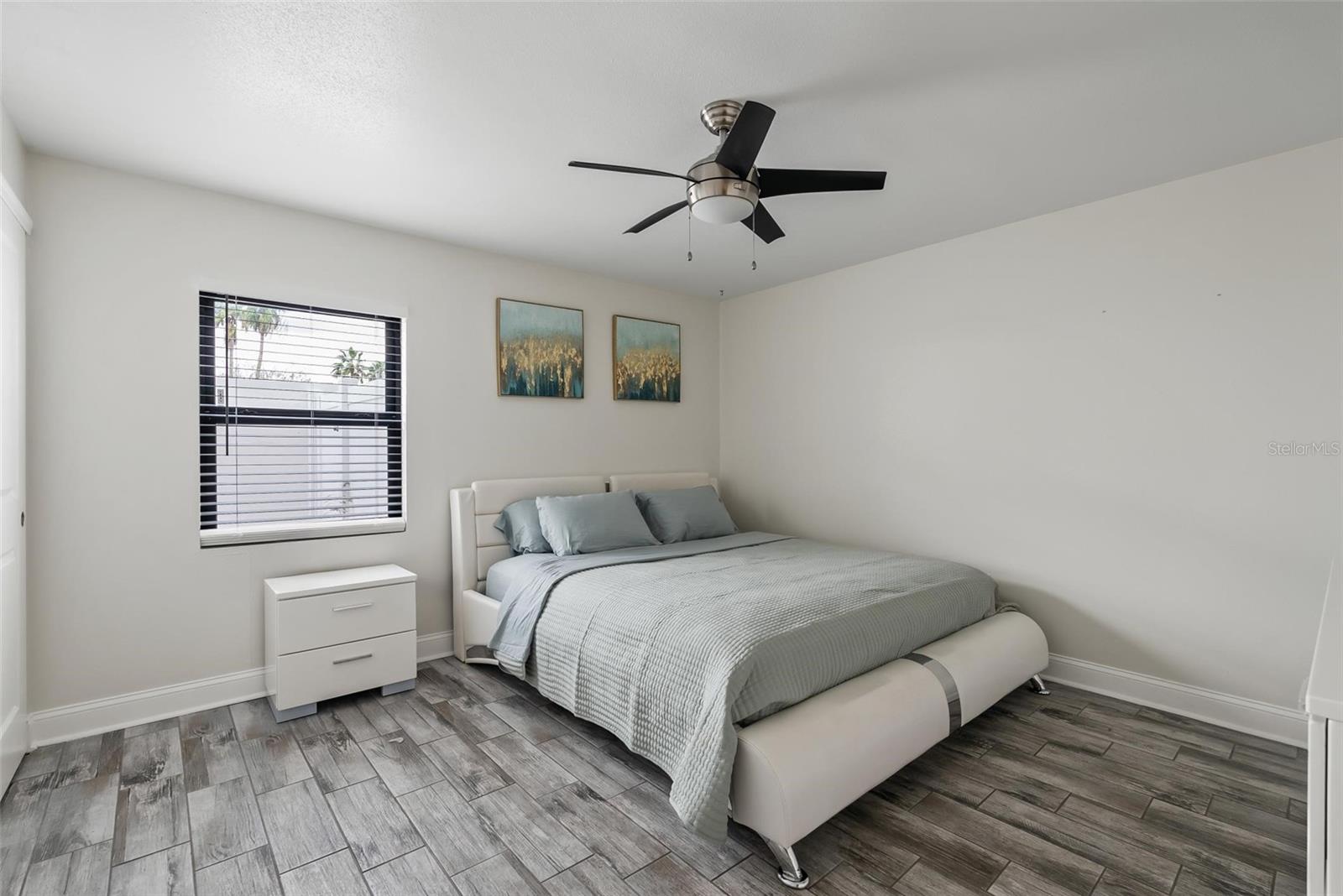 Image 10 of 17 For 3909 Cleveland Street