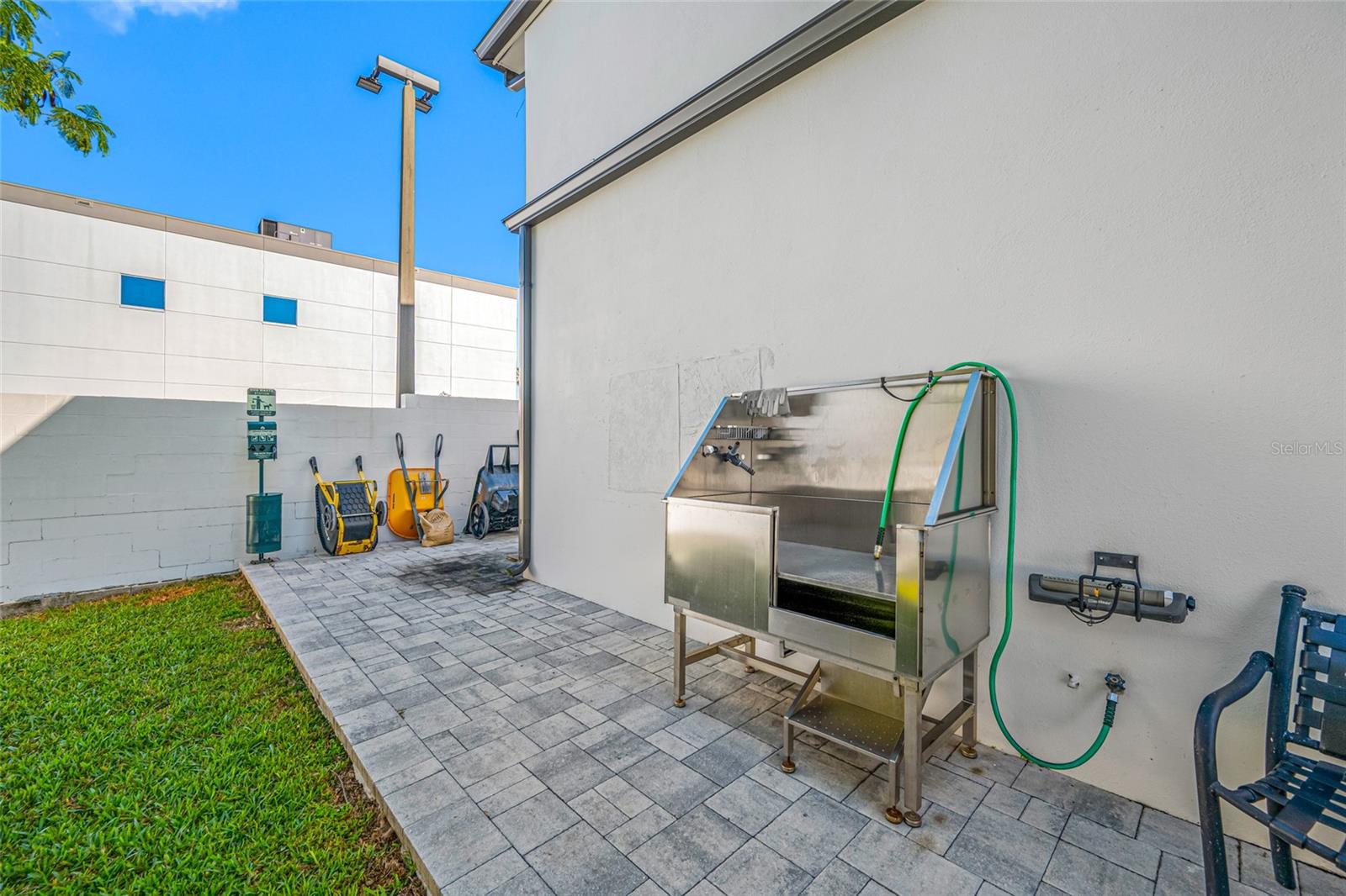 Image 16 of 17 For 3909 Cleveland Street