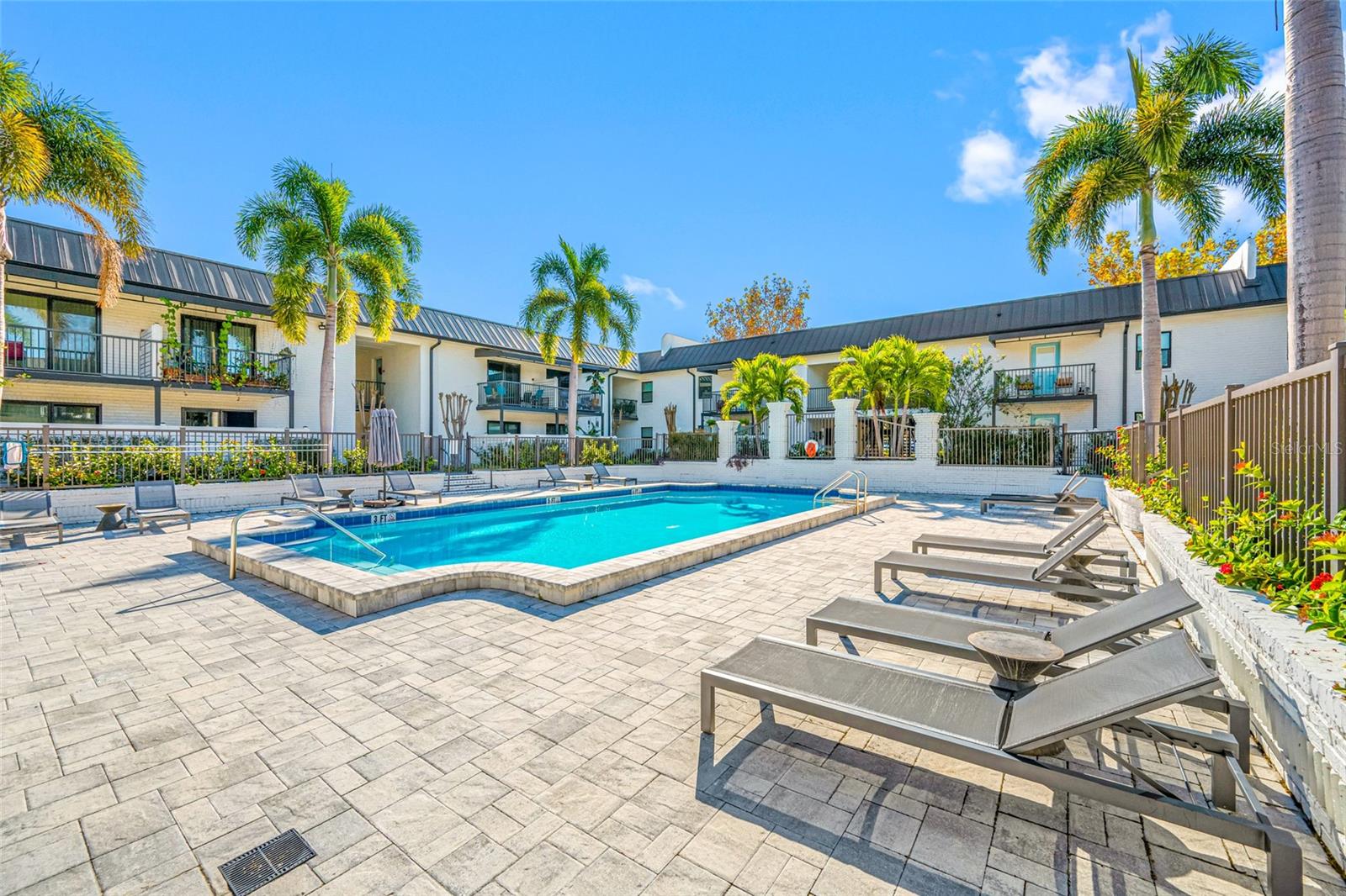 Image 3 of 17 For 3909 Cleveland Street