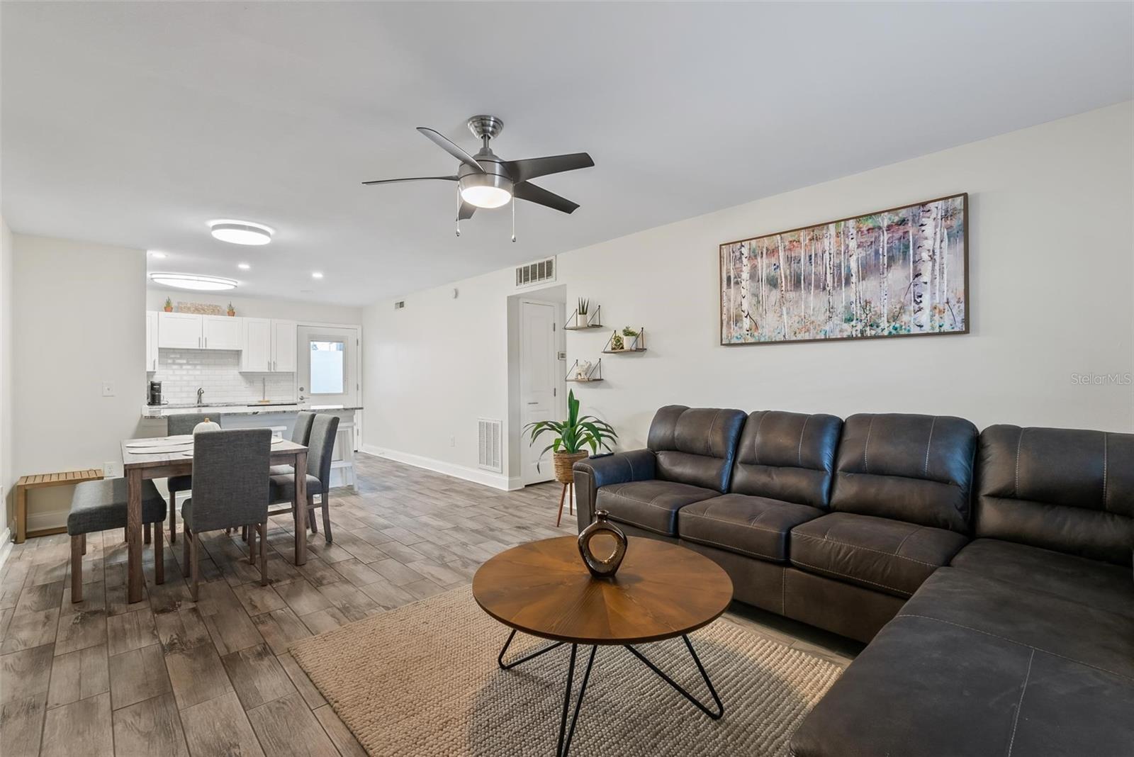 Image 6 of 17 For 3909 Cleveland Street