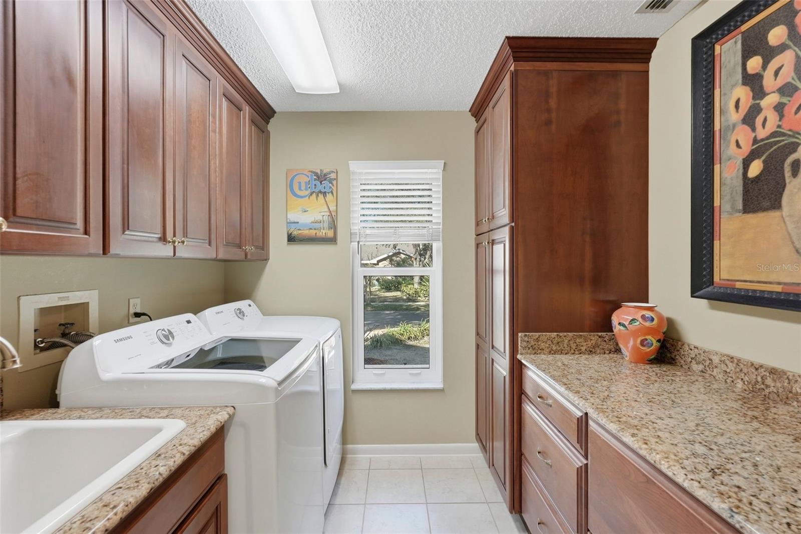 Listing photo id 37 for 3050 Egret Terrace