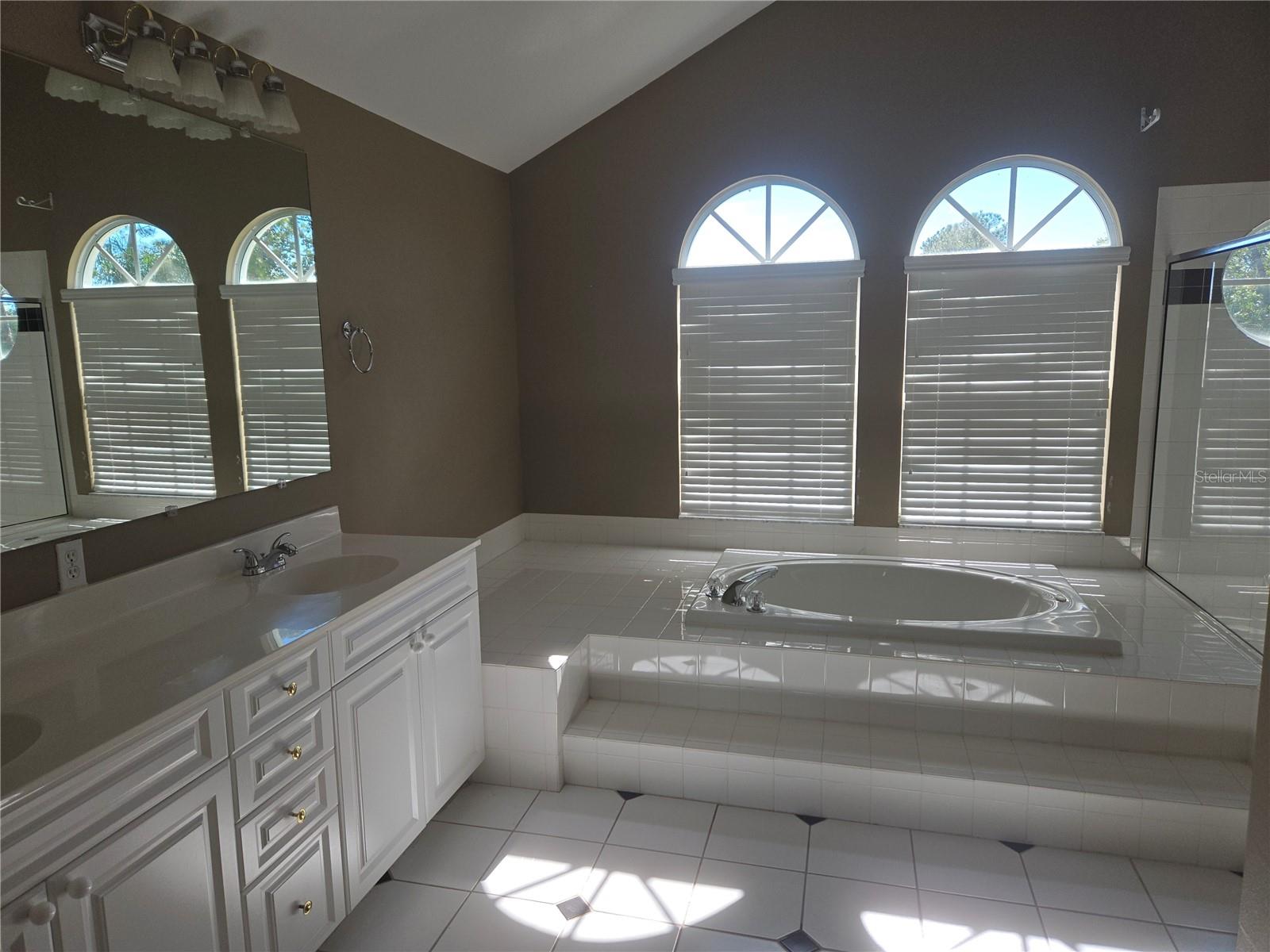 Image 19 of 24 For 2648 Sabal Springs Drive 6