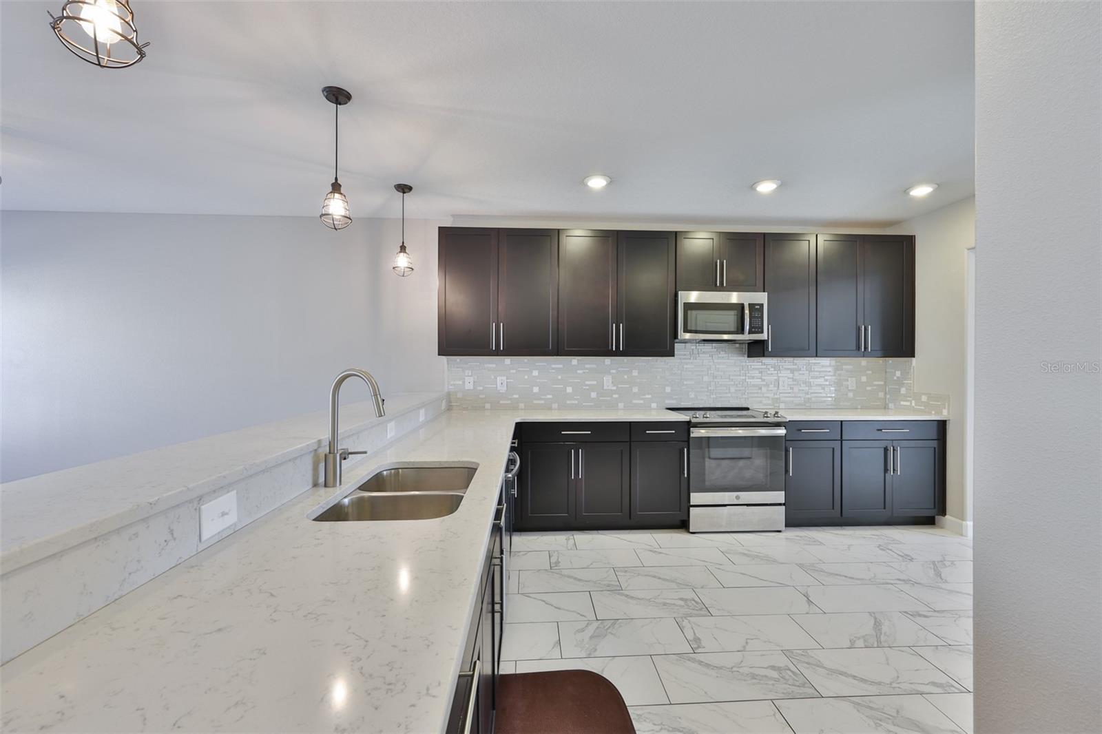 Image 11 of 40 For 1547 Cass Street