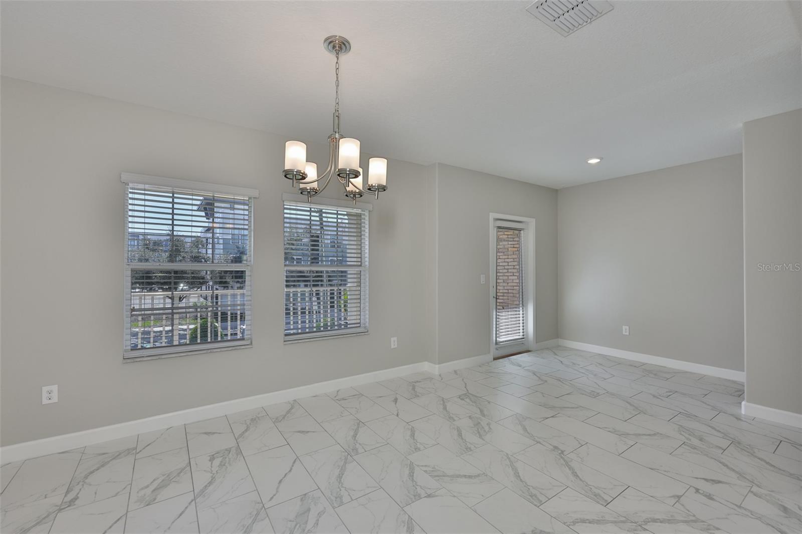 Image 16 of 40 For 1547 Cass Street