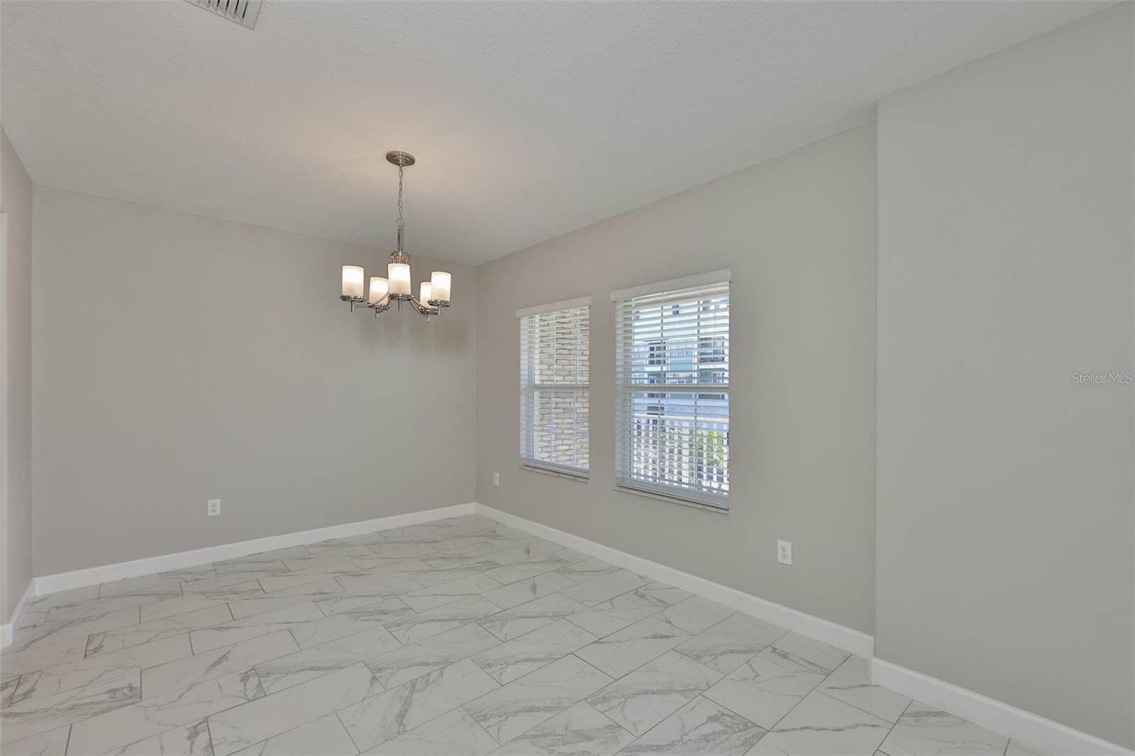 Image 17 of 40 For 1547 Cass Street